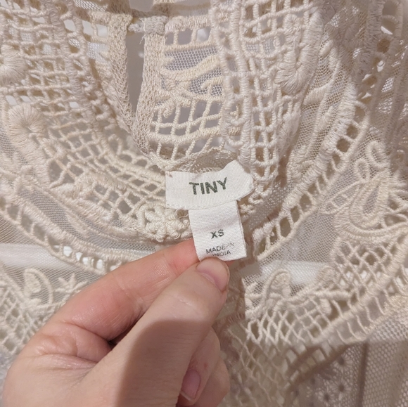 3/$30 Anthropologie: Tiny lace top - Picture 4 of 4